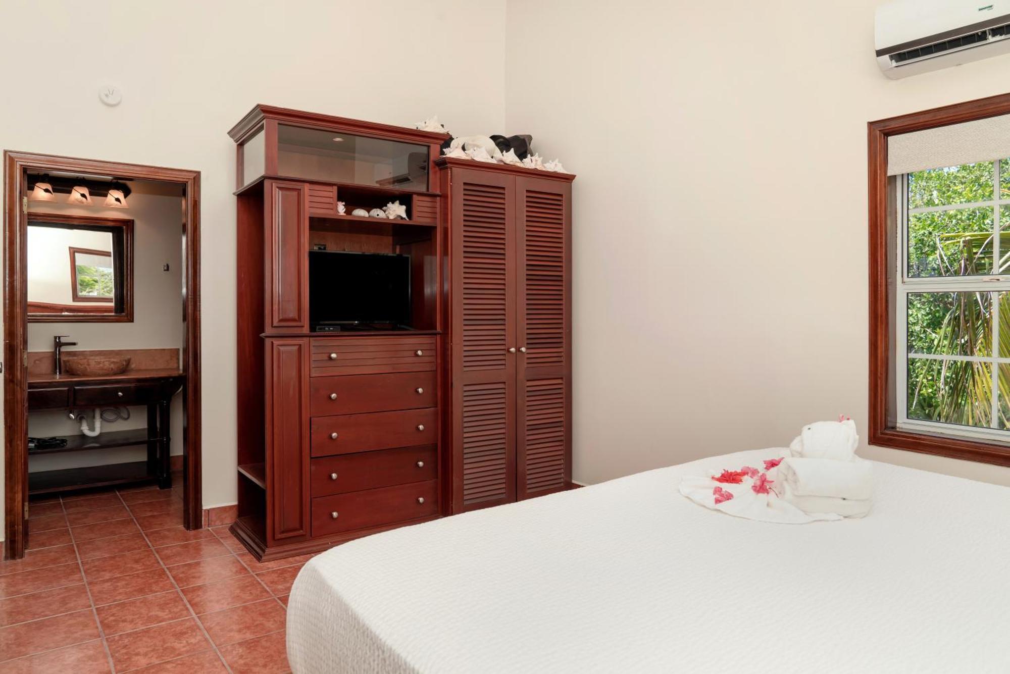 X'Tan Ha- The Waterfront Hotel San Pedro  Buitenkant foto