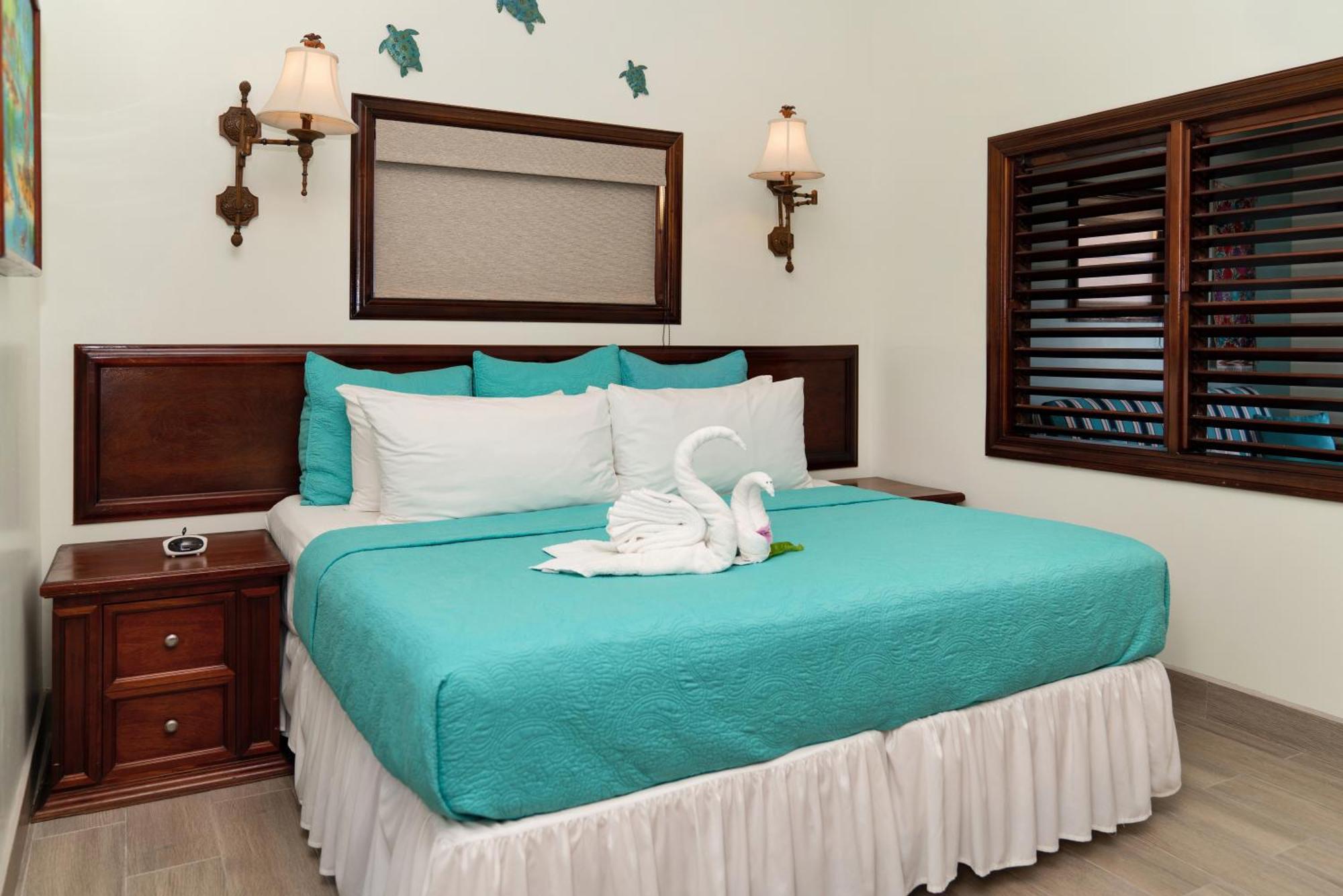 X'Tan Ha- The Waterfront Hotel San Pedro  Buitenkant foto