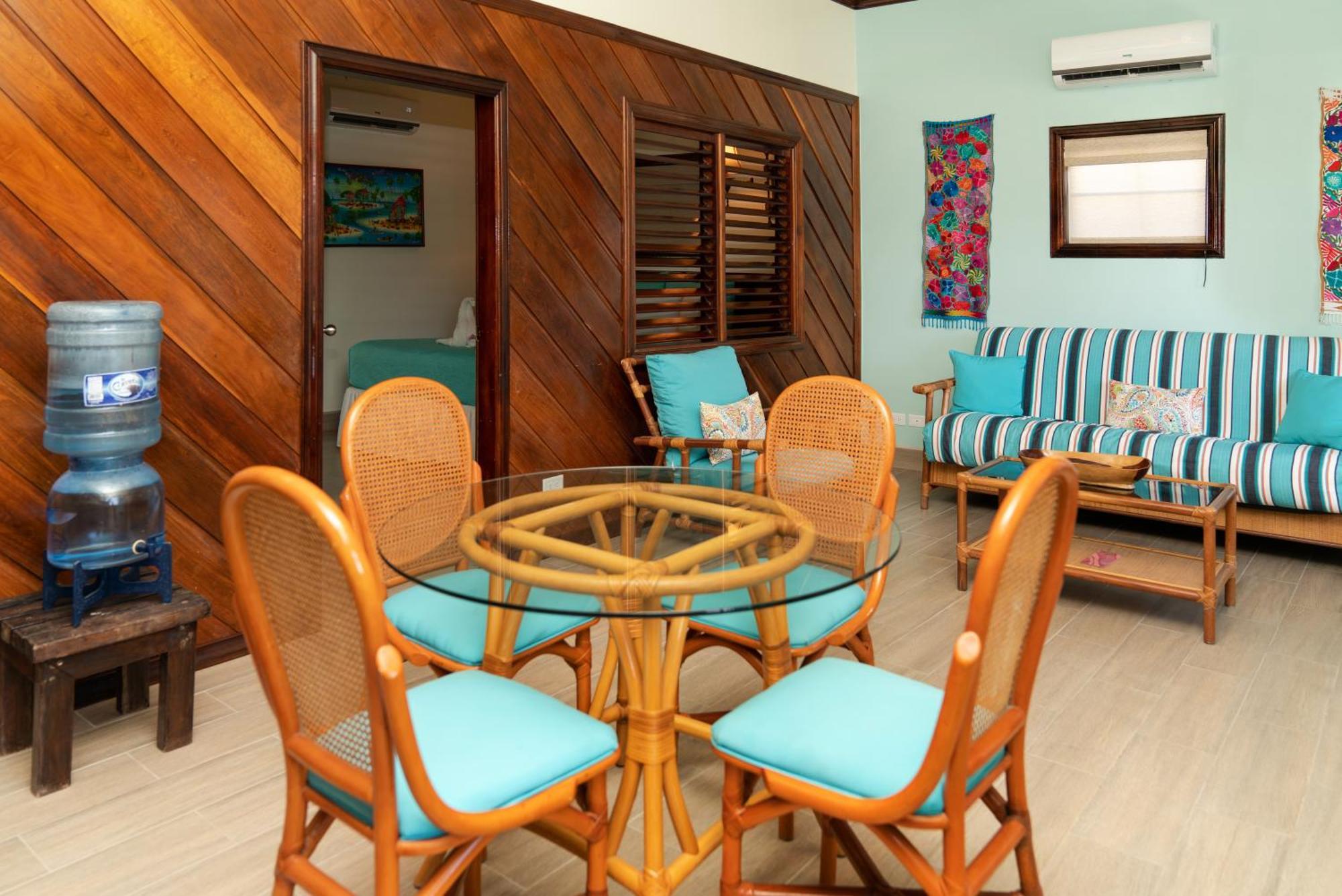 X'Tan Ha- The Waterfront Hotel San Pedro  Buitenkant foto