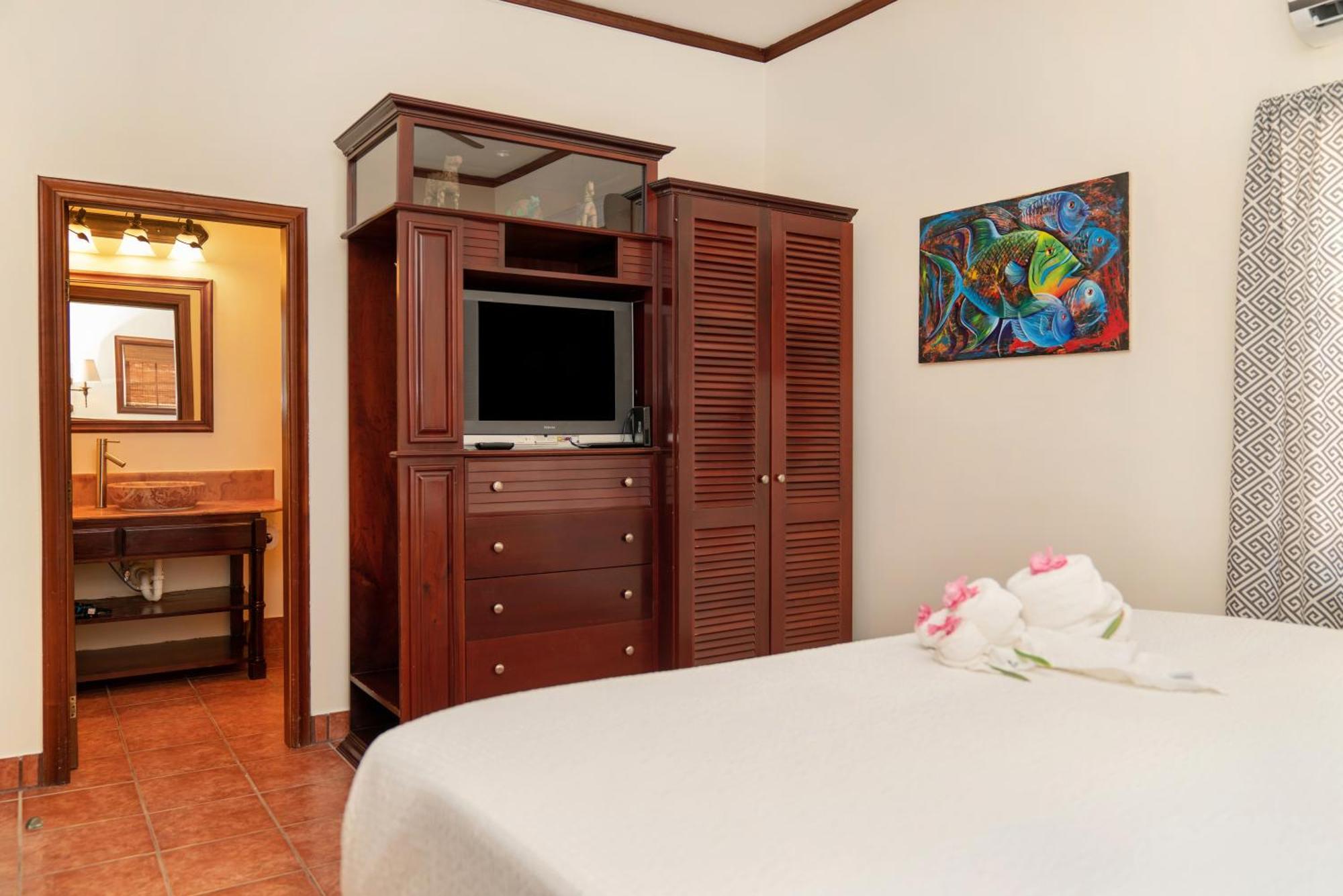 X'Tan Ha- The Waterfront Hotel San Pedro  Buitenkant foto