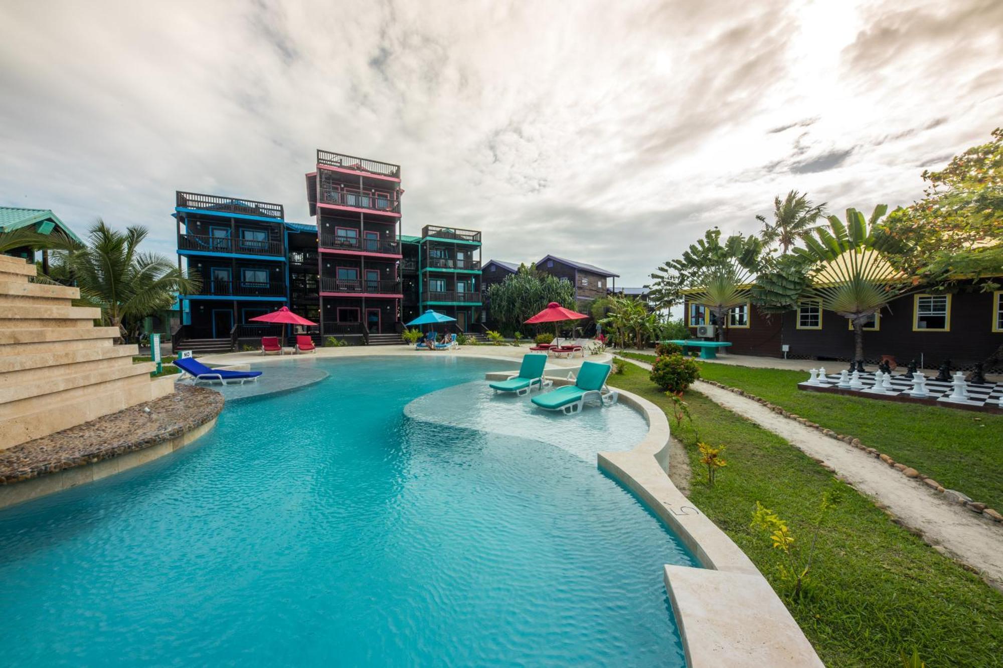 X'Tan Ha- The Waterfront Hotel San Pedro  Buitenkant foto